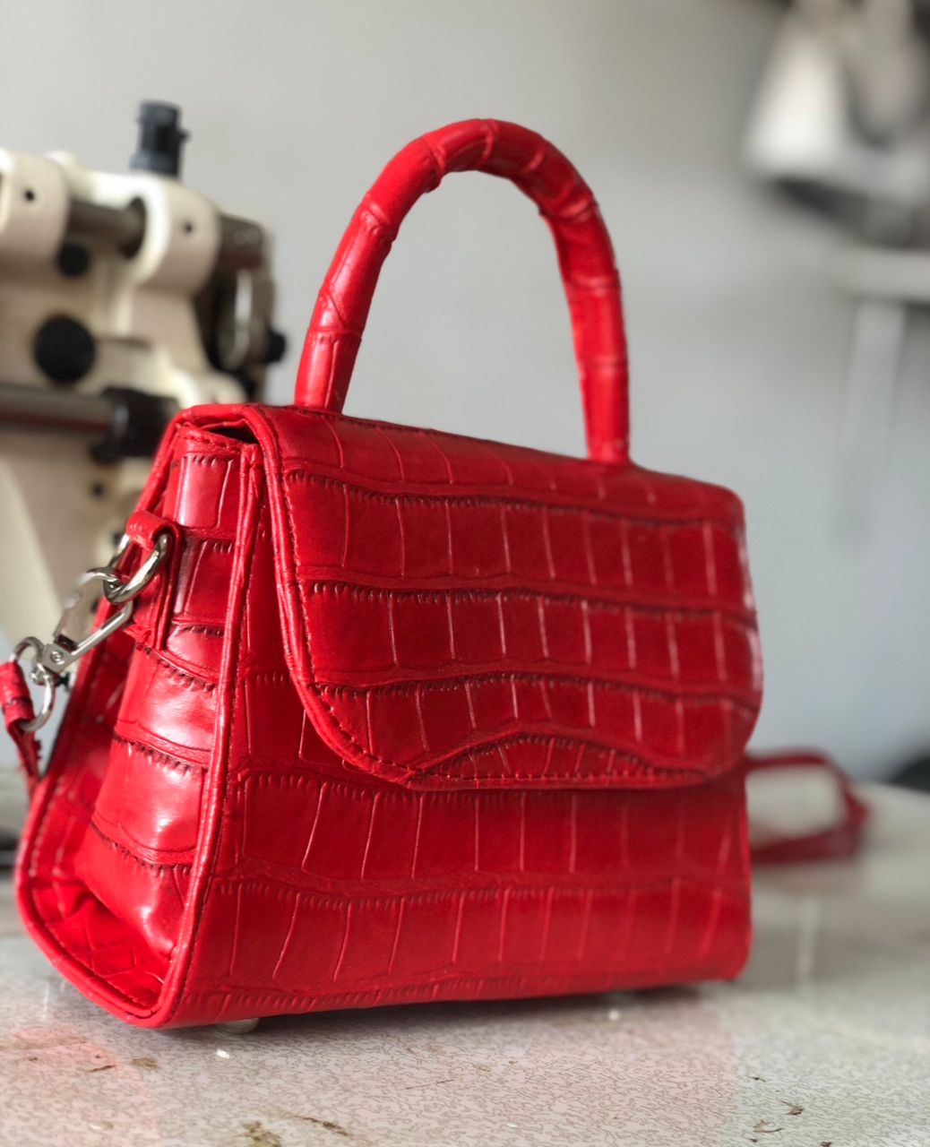 Mini handbag with frame side