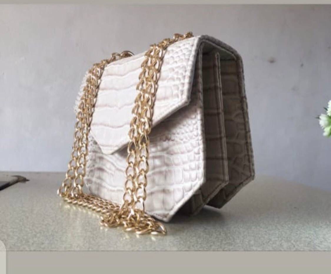 Leather handbag with chain